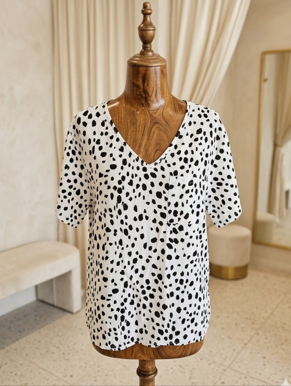 BiBi Oversized Black & White Vneck Top Cruella Vibes Large